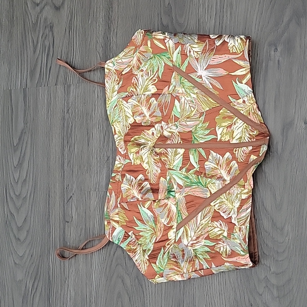 Floral corset like crop top